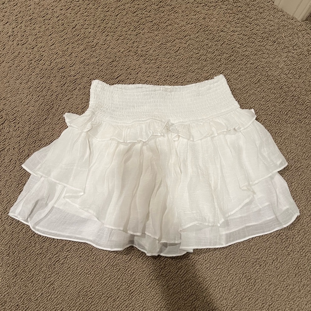 Do + Be, Medium white skirt with built in short, never worn, with tags